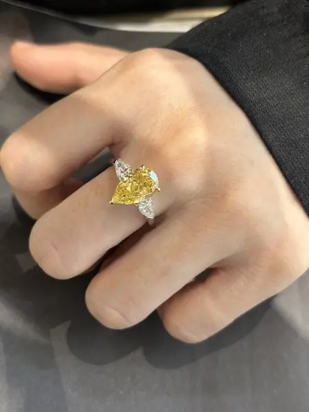 Кольцо с жёлтым бриллиантом «Груша», 3 ct